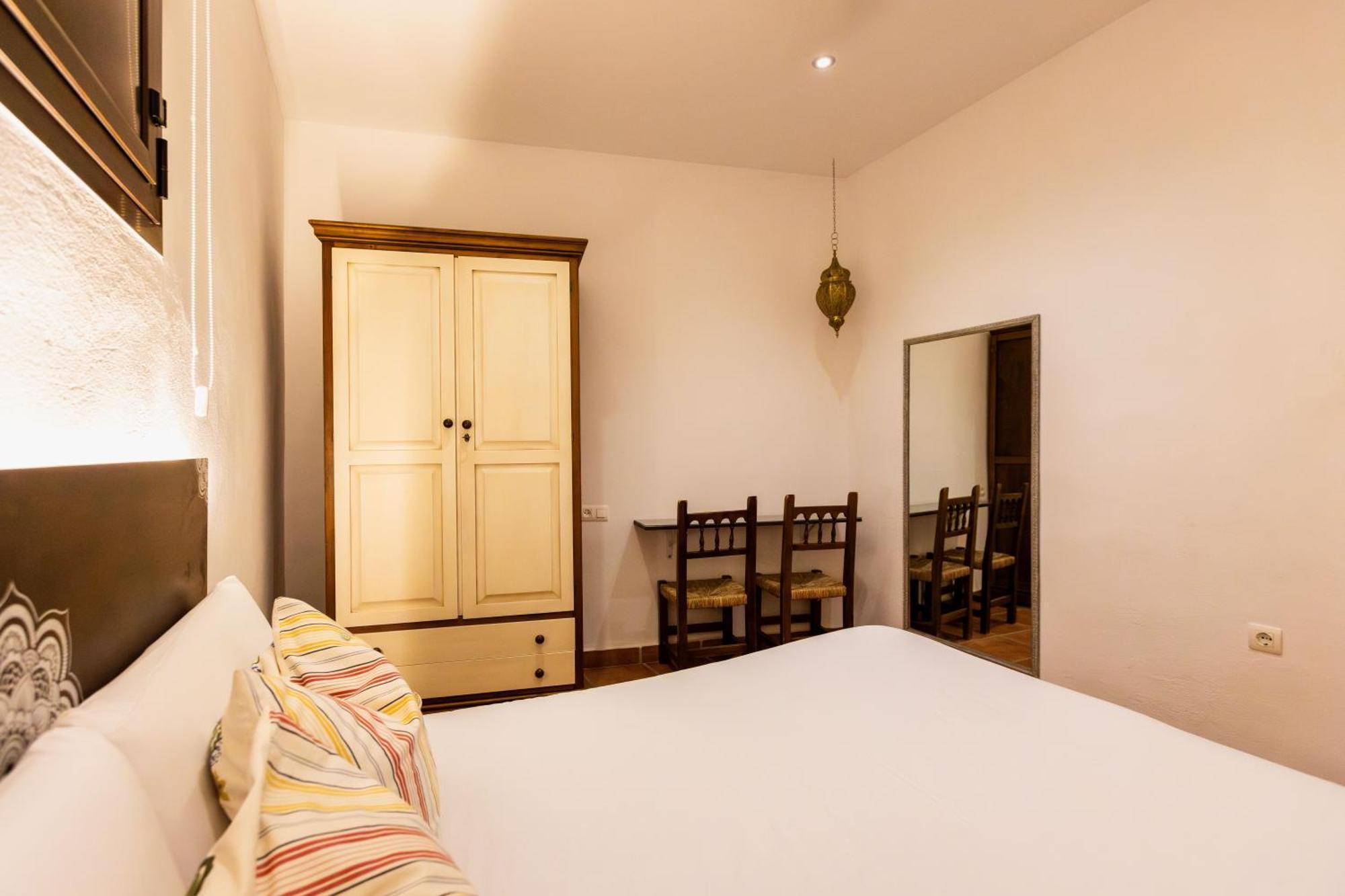 Apartamento Centrico Con Patio Exterior En El Mejor Barrio De Granada El Realejo Luaran gambar